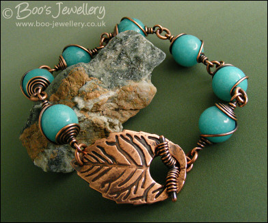 Aqua coloured jade and leaf toggle bracelet