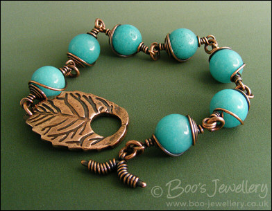 Aqua coloured jade and leaf toggle bracelet