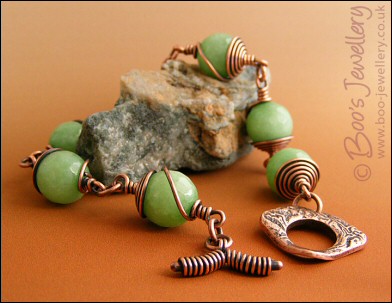 Soft green jade and copper bracelet with square toggle