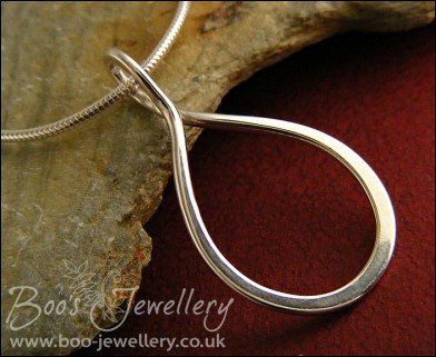 Polished Sterling silver teardrop pendant and chain