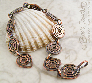 Hammered copper spiral link bracelet - made to order