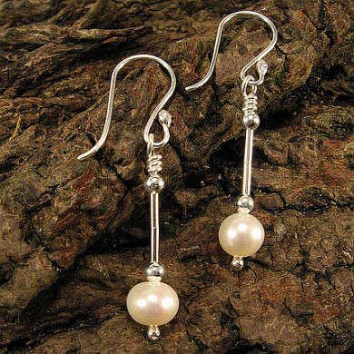 Elegant creamy pearl earrings - made to order